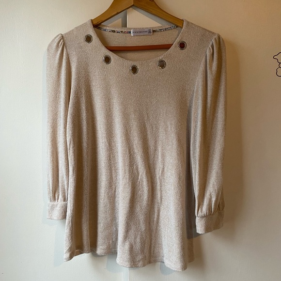 3/$15 Retrelogy Medium Cream Colored Top Three Quarter Sleeve Silver Cirles - Picture 1 of 7